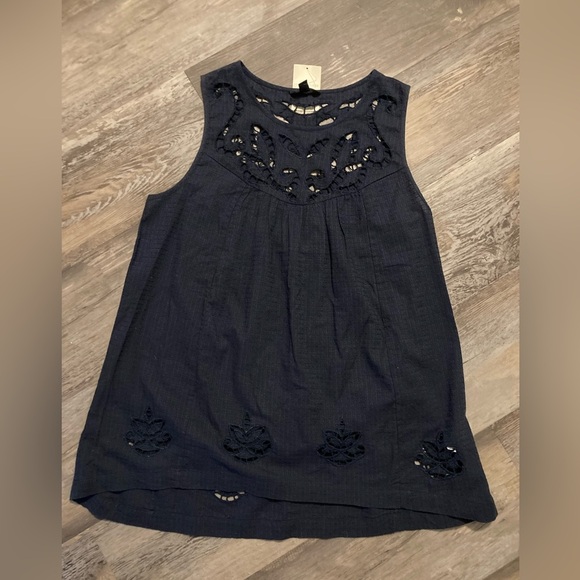 Navy blue Lucky ๐ Brand floral embroidered top - Picture 6 of 11